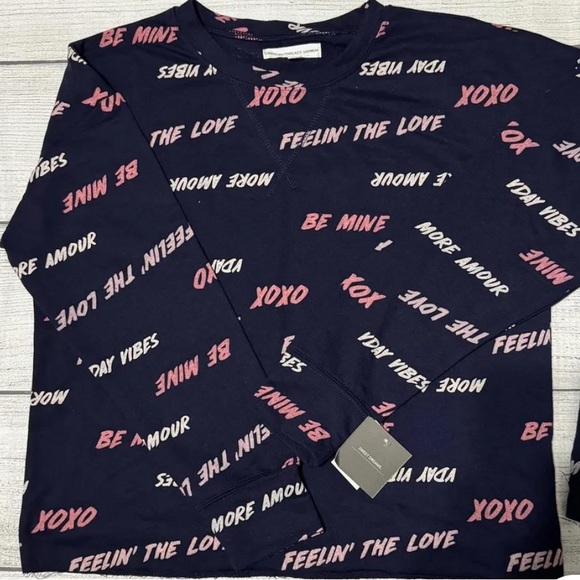 NWT Boxy Cut Sweatshirt & Shorts V-day PJ Set - Picture 6 of 8